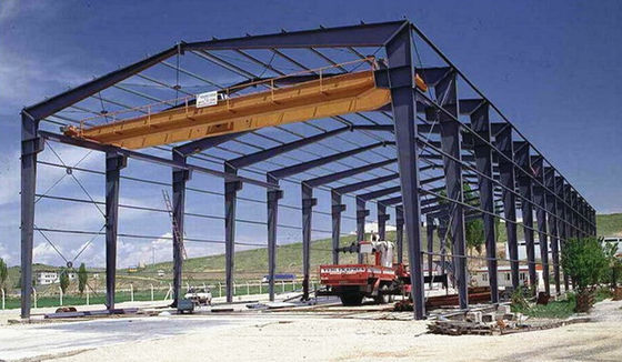 クレーン プレハブが付いている重い産業鉄骨構造の研修会は耐用年数50年の設計しました