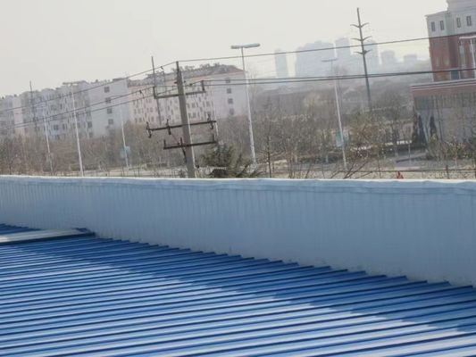プレファブ 製鋼構造 壁と屋根のサンドイッチパネル付きの倉庫