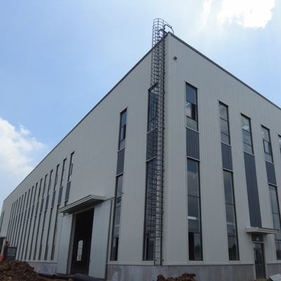 EPSサンドイッチパネル付きプレハブ鉄骨造工業用建物