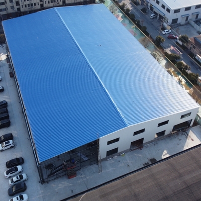 H型鋼柱と梁を備えた大スパンPEB鋼構造建物