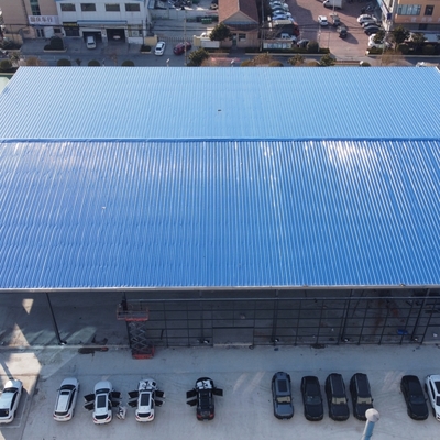 H型鋼柱と梁を備えた大スパンPEB鋼構造建物