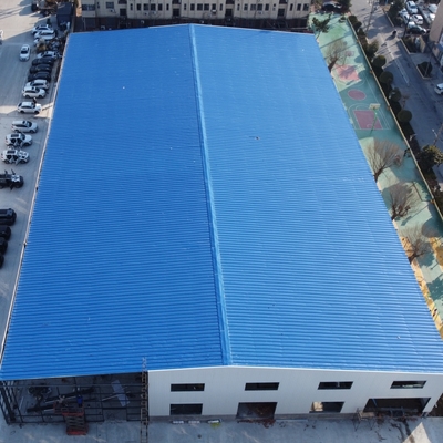 H型鋼柱と梁を備えた大スパンPEB鋼構造建物