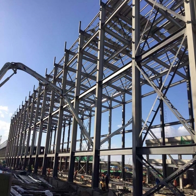 クレーンサポート付きの長距離鋼鉄建築物