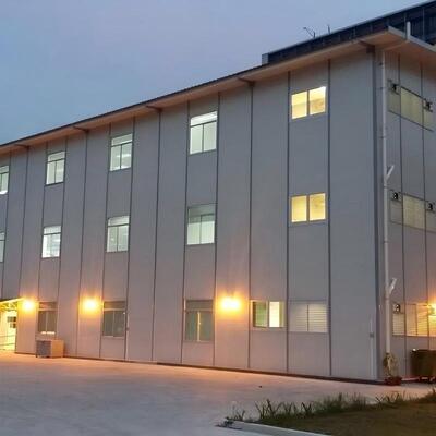 多階建てのモダンなプレハブ鉄骨構造ホテル