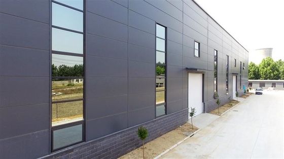 アルミ亜鉛メッキ鋼板を使用した断熱プレハブ倉庫